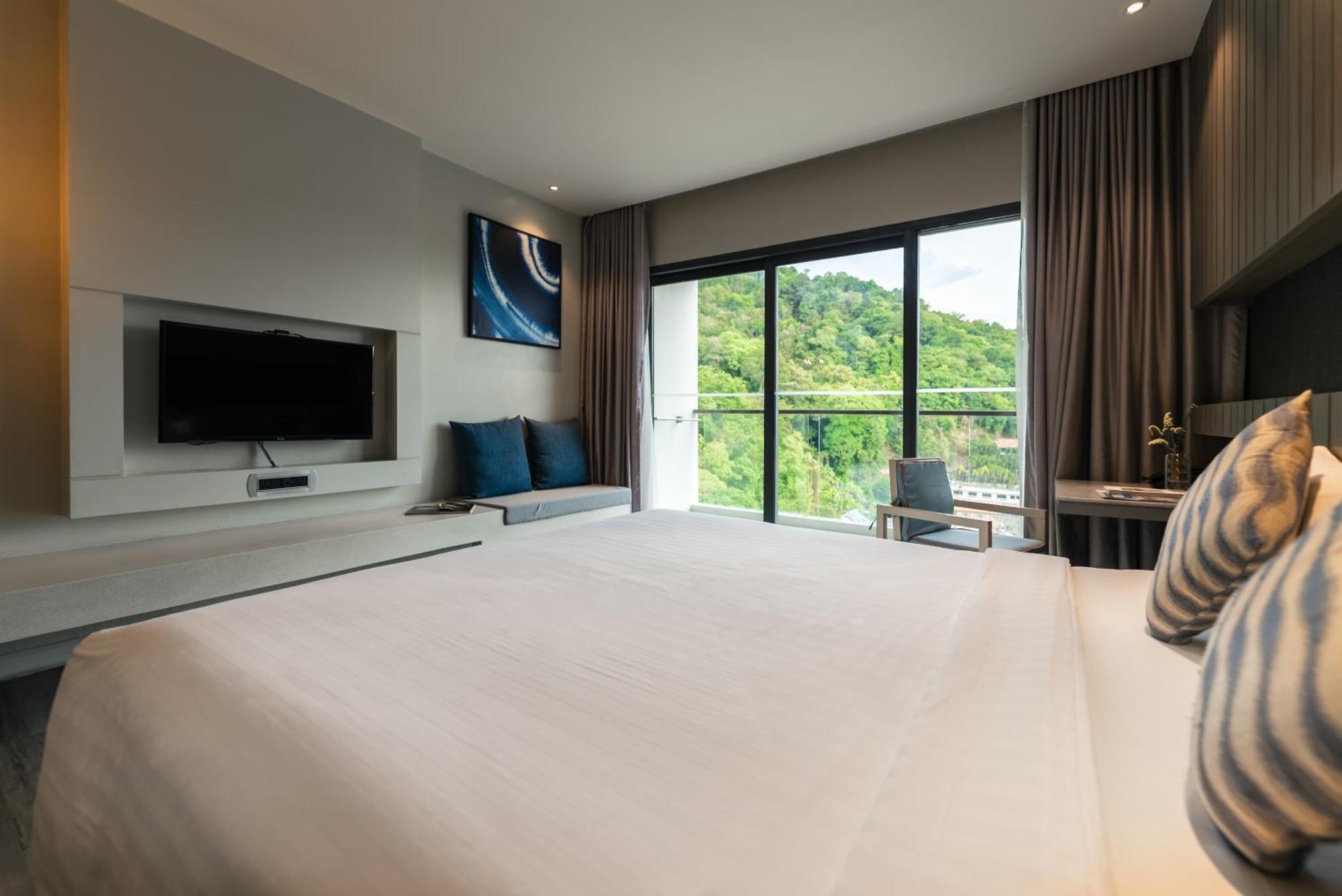 Hotel Ikon Phuket - Sha Extra Plus Karon Exterior photo