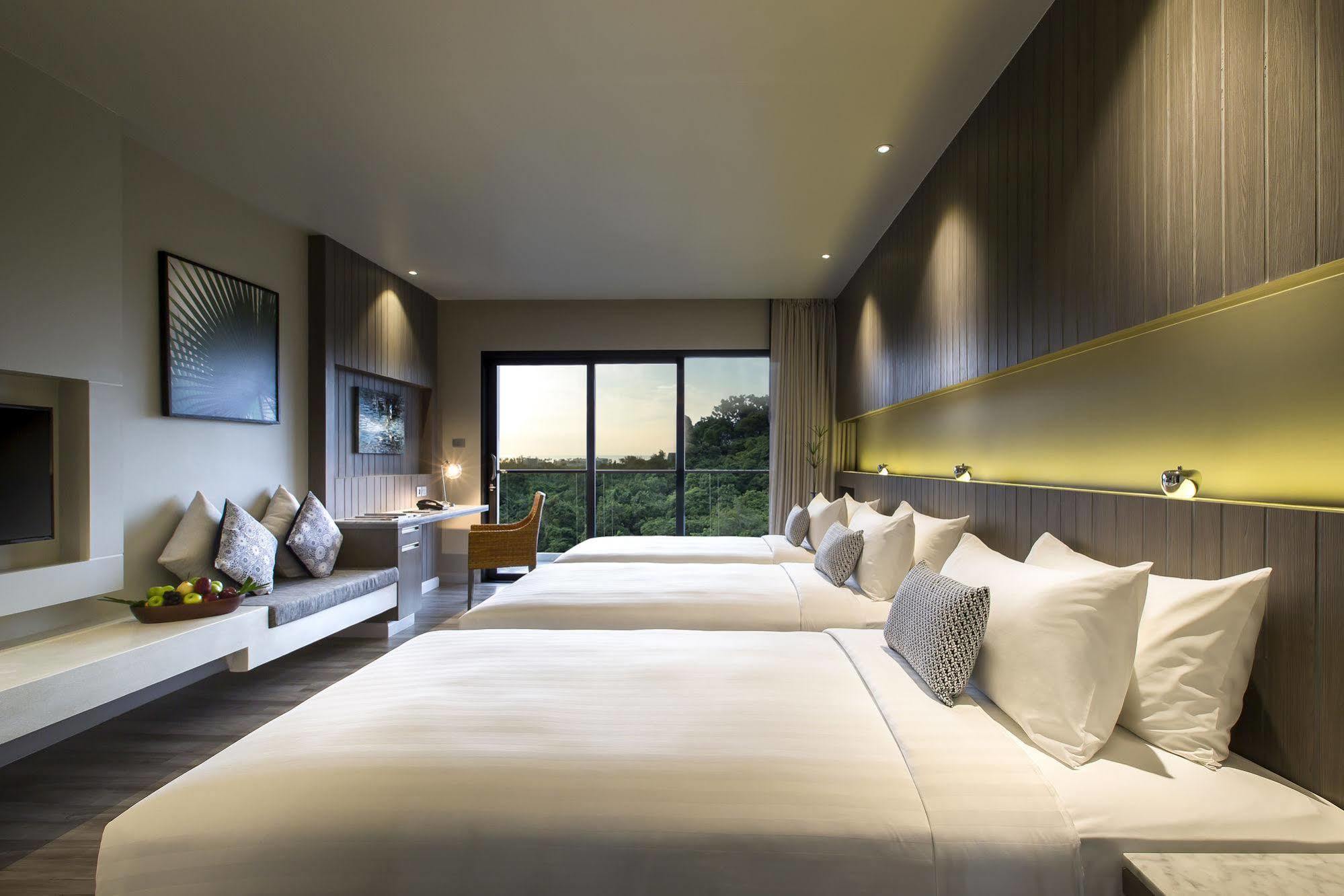 Hotel Ikon Phuket - Sha Extra Plus Karon Exterior photo